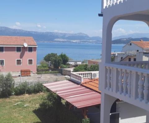 Super mini-hôtel à seulement 50 mètres de la mer sur Ciovo, près de la célèbre ville de Trogir - pic 6