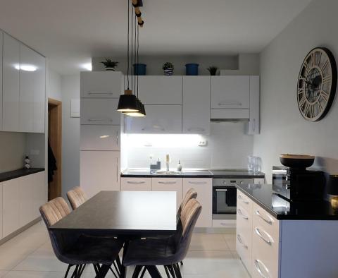 Appartement avec piscine et terrasse à Seget Donji, Trogir, à vendre - pic 10