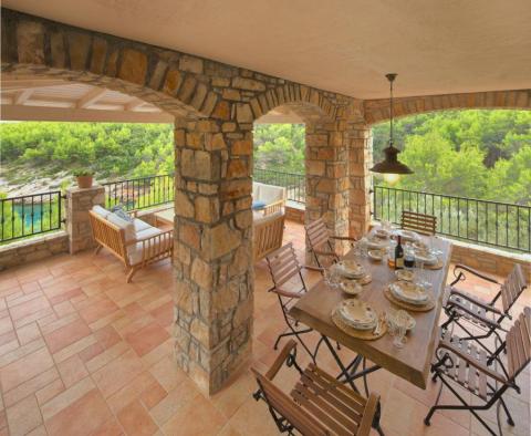 Belle propriété touristique avec 8 appartements en bord de mer à Hvar, à vendre - pic 18