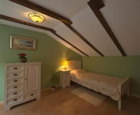 Belle propriété touristique avec 8 appartements en bord de mer à Hvar, à vendre - pic 25