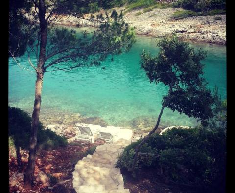Belle propriété touristique avec 8 appartements en bord de mer à Hvar, à vendre - pic 49