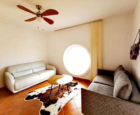 Dwa apartamenty z widokiem na morze w Njivice, na sprzedaż - pic 4