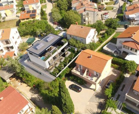 Třípodlažní byt s garáží a výhledem na moře ve městě Krk, na prodej - pic 6
