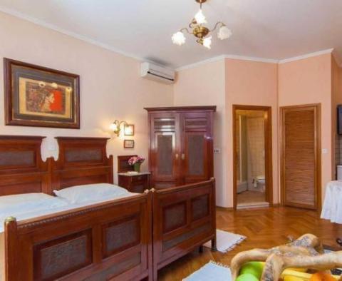 Butikowy apartamentowiec w centrum Dubrownika z potencjałem inwestycyjnym - pic 4