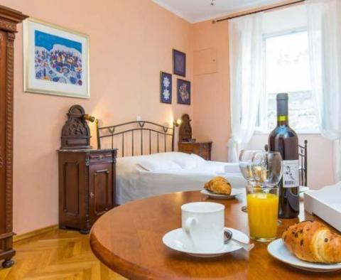 Butikowy apartamentowiec w centrum Dubrownika z potencjałem inwestycyjnym - pic 5