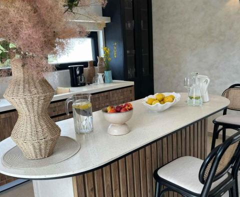 Új építésű villa medencével Bilicében, Sibenikben, a tenger mellett, eladó - pic 19