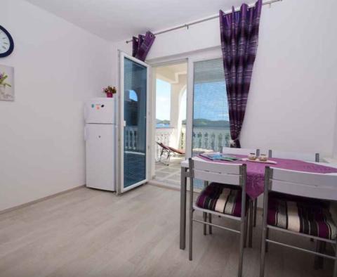 Maison d'hôtes de 5 appartements en première ligne de mer dans la région de Sibenik, à vendre - pic 22