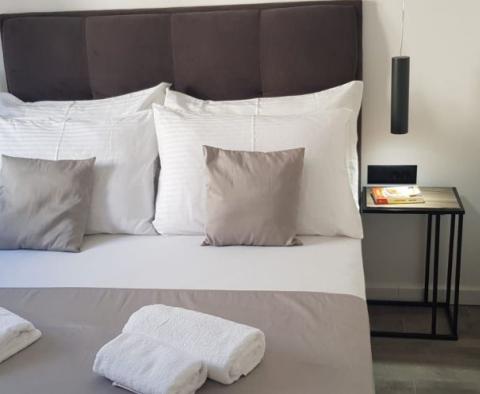 Super prix pour un appartement de 3 chambres, à 40 m de la mer à Rogoznica, à vendre - pic 12