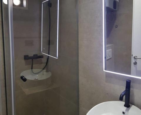 Super prix pour un appartement de 3 chambres, à 40 m de la mer à Rogoznica, à vendre - pic 13