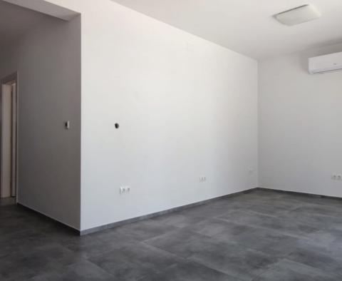 Appartement avec piscine commune et vue sur la mer à Klenovica, à vendre - pic 7
