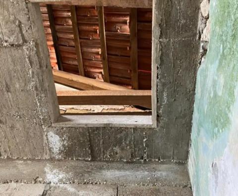 Ancienne maison en pierre en première ligne de mer avec grand terrain et projet de rénovation à Korčula, à vendre - pic 16