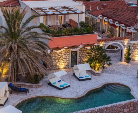 Luxusní vila 300 m od moře v oblasti Dubrovníku na prodej - pic 2