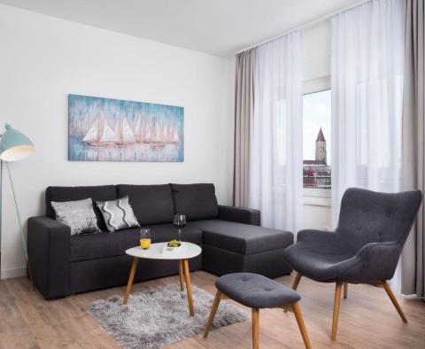 Csodálatosan felújított lakás Trogirban, tengeri és óvárosi kilátással, eladó - pic 6