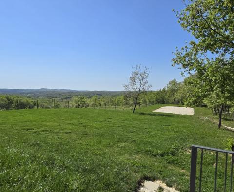 Zapierająca dech w piersiach panorama! Piękna willa w rejonie Motovun z pełną prywatnością, na sprzedaż! - pic 53