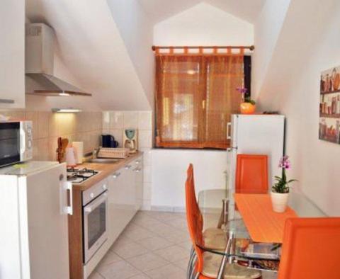 Schönes dreistöckiges Gebäude in Tribunj, 200 Meter vom Meer entfernt, mit Blick auf die Adria! - foto 7