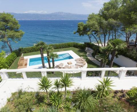 Super-luxury seafront villa on Ciovo near Trogir for sale - pic 2