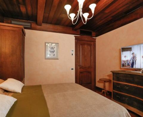 Super-luxury seafront villa on Ciovo near Trogir for sale - pic 16