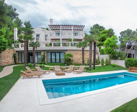Super-luxury seafront villa on Ciovo near Trogir for sale - pic 3