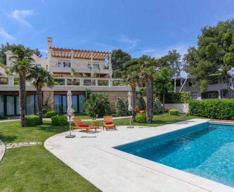 Super-luxury seafront villa on Ciovo near Trogir for sale - pic 7