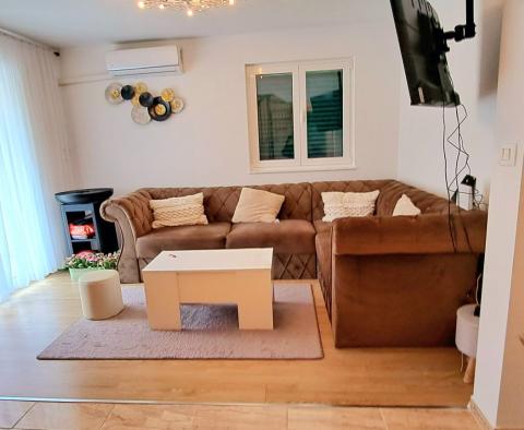 Bel appartement en duplex à seulement 100 m de la mer à Kraljevica, Rijeka, à vendre - pic 25
