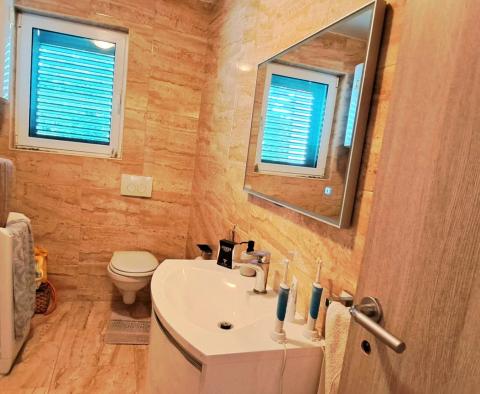 Bel appartement en duplex à seulement 100 m de la mer à Kraljevica, Rijeka, à vendre - pic 35