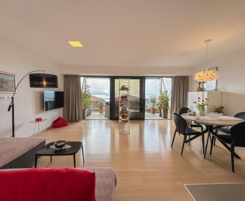 Bel appartement avec terrasse et place de garage offrant une vue fantastique sur la mer, piscine, à Opatija, à vendre - pic 14