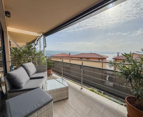 Bel appartement avec terrasse et place de garage offrant une vue fantastique sur la mer, piscine, à Opatija, à vendre - pic 25