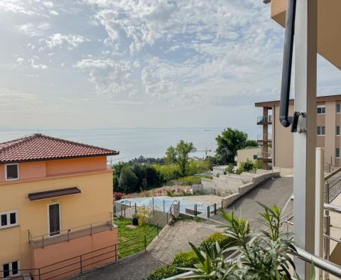 Bel appartement avec terrasse et place de garage offrant une vue fantastique sur la mer, piscine, à Opatija, à vendre - pic 26