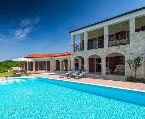 Impozáns vidéki villa medencével a Porec környékén, eladó - pic 4