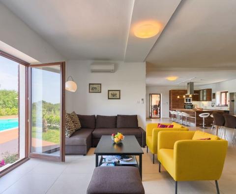 Impozáns vidéki villa medencével a Porec környékén, eladó - pic 12