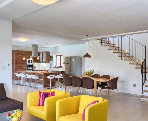 Impozáns vidéki villa medencével a Porec környékén, eladó - pic 13