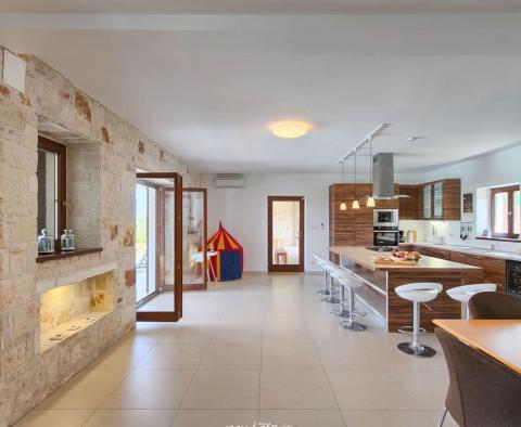 Impozáns vidéki villa medencével a Porec környékén, eladó - pic 18