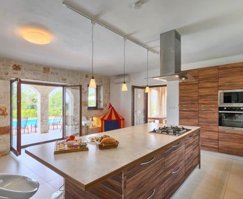 Impozáns vidéki villa medencével a Porec környékén, eladó - pic 24