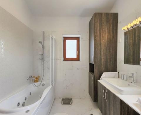 Impozáns vidéki villa medencével a Porec környékén, eladó - pic 27