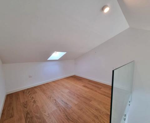 Újonnan felújított duplex lakás Tarban, Vabrigában eladó - pic 17