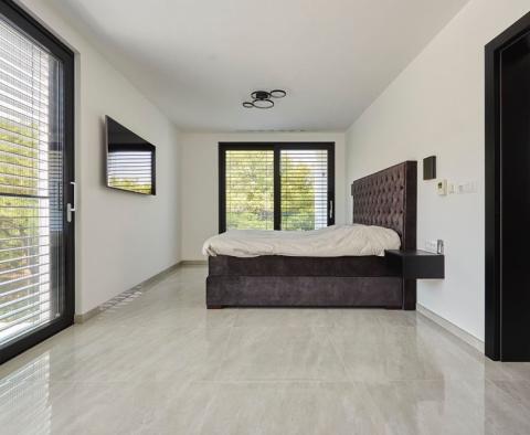 Wonderful villa on Ciovo, 500 meters from the sea, for sale - pic 13