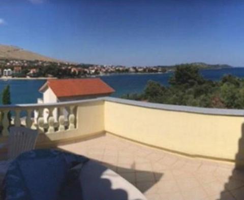 Magnifique emplacement à seulement 30 mètres de la mer - maison à vendre à Grebastica, région de Sibenik - pic 2