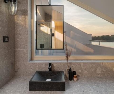 Villa design dans la région de Zadar, en première ligne de mer, à vendre - pic 42