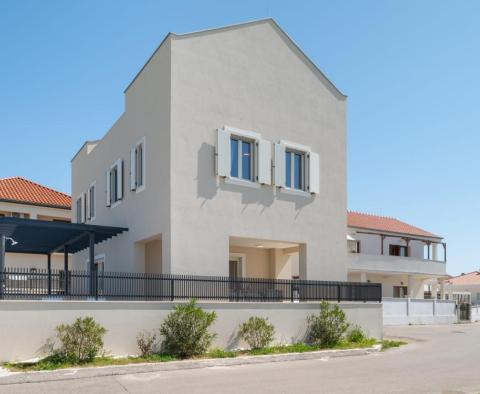 Villa design dans la région de Zadar, en première ligne de mer, à vendre - pic 60