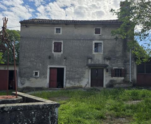 Przestronna nieruchomość z 3 domami i 18 500 m2 ziemi w okolicy Labin, na sprzedaż - pic 9