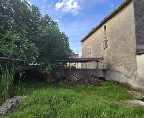 Przestronna nieruchomość z 3 domami i 18 500 m2 ziemi w okolicy Labin, na sprzedaż - pic 21
