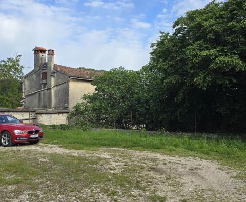 Przestronna nieruchomość z 3 domami i 18 500 m2 ziemi w okolicy Labin, na sprzedaż - pic 30