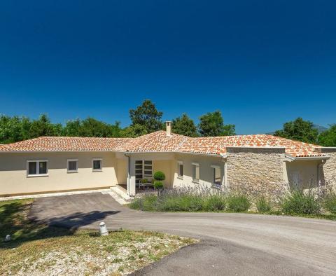 Nagyon különleges villa medencével, 4260 m²-es tágas területen és teljes magánélettel, Krsan környékén, eladó - pic 4