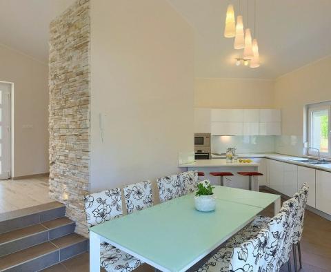Nagyon különleges villa medencével, 4260 m²-es tágas területen és teljes magánélettel, Krsan környékén, eladó - pic 10
