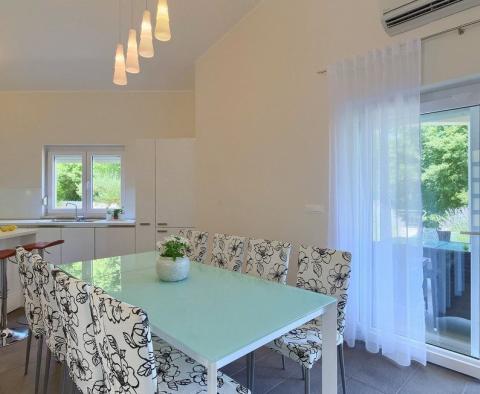 Nagyon különleges villa medencével, 4260 m²-es tágas területen és teljes magánélettel, Krsan környékén, eladó - pic 11