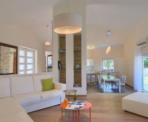 Nagyon különleges villa medencével, 4260 m²-es tágas területen és teljes magánélettel, Krsan környékén, eladó - pic 15