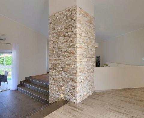 Nagyon különleges villa medencével, 4260 m²-es tágas területen és teljes magánélettel, Krsan környékén, eladó - pic 16