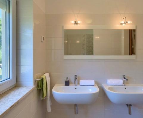 Nagyon különleges villa medencével, 4260 m²-es tágas területen és teljes magánélettel, Krsan környékén, eladó - pic 24