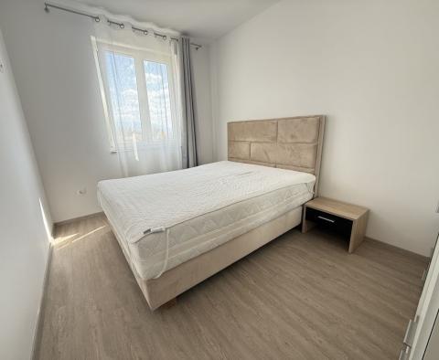 Moderne Wohnung in einem Komplex mit Gemeinschaftspool 60m vom Meer in Smokvica, zu verkaufen - foto 13