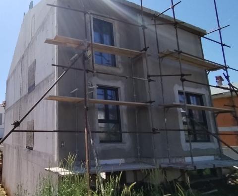 Propriété exceptionnelle à Fažana, super populaire, à 150 m de la plage, à vendre - pic 9